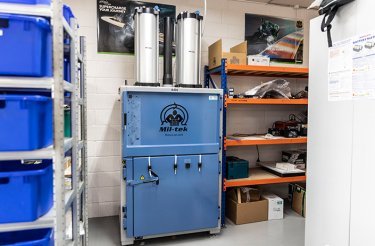 Presse à balles pneumatique plus grande dans un atelier