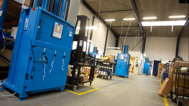 Trois presses à balles bleues installées en production chez Hydra Specma