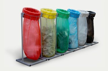 Sacs Infinity de différentes couleurs sur fond blanc