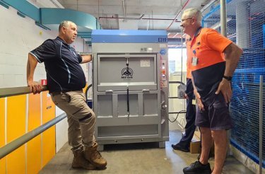 Conseil sur une presse à balles Mil-tek en entreprise
